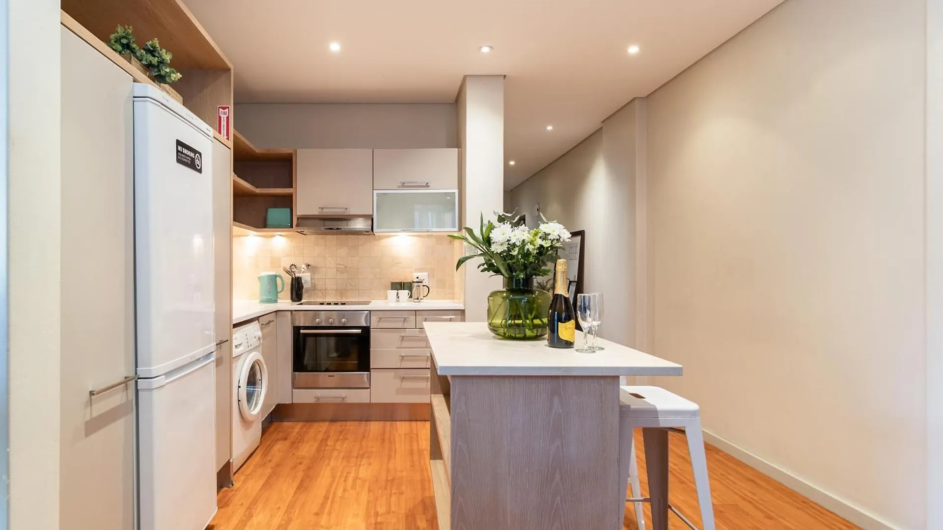 Apartment 2 Bedroom Unit In Cape Town City Centre