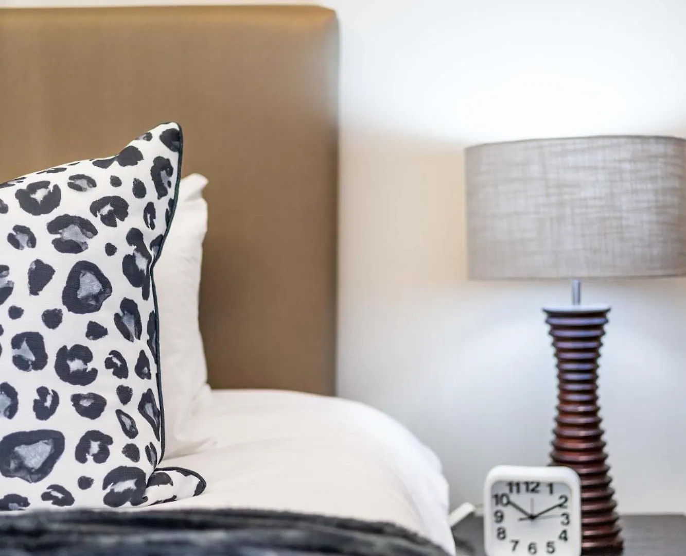 Apartment 2 Bedroom Unit In Cape Town City Centre